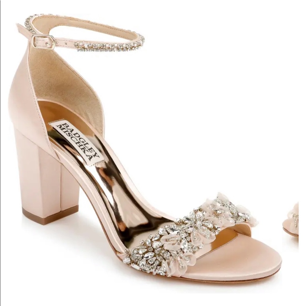 Badgley Mischka Finesse heels size 8. Ivory color.